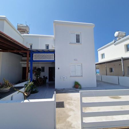 Ammos Beachfront Villa Paradise ลาร์นาคา ภายนอก รูปภาพ