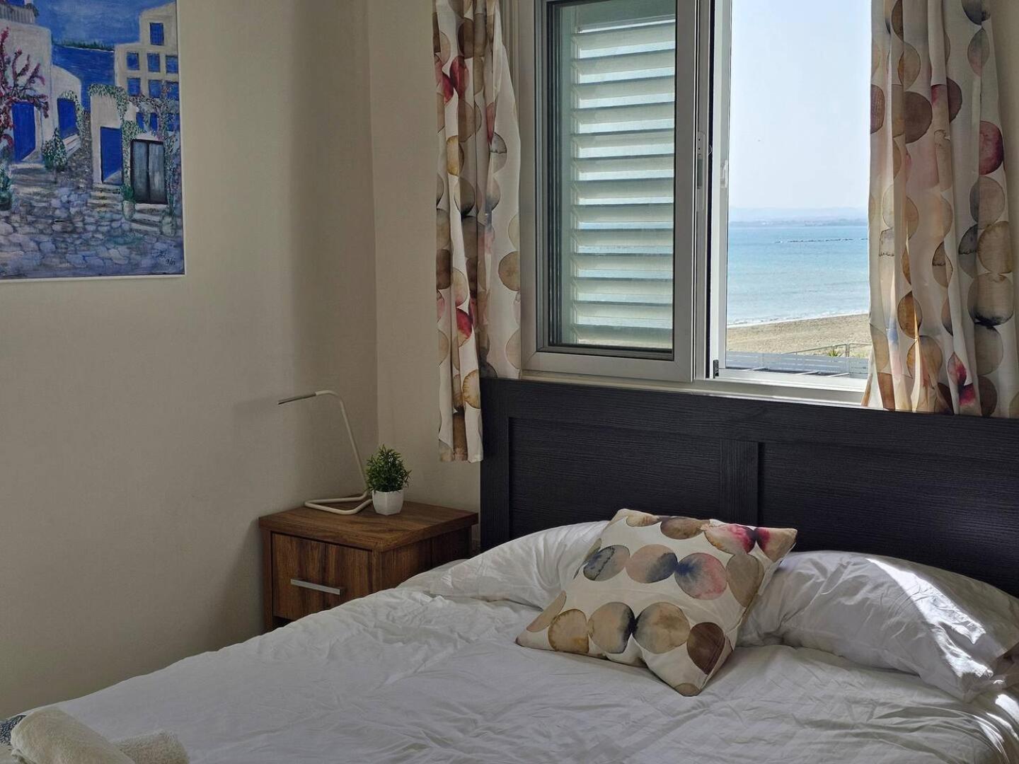 Ammos Beachfront Villa Paradise ลาร์นาคา ภายนอก รูปภาพ