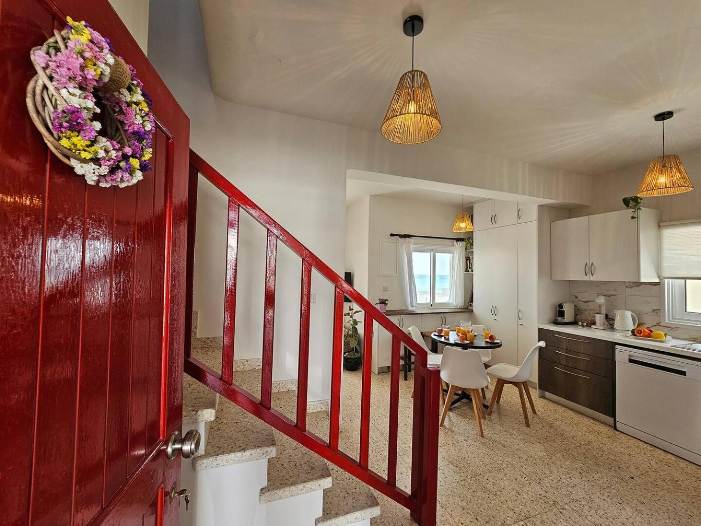 Ammos Beachfront Villa Paradise ลาร์นาคา ภายนอก รูปภาพ