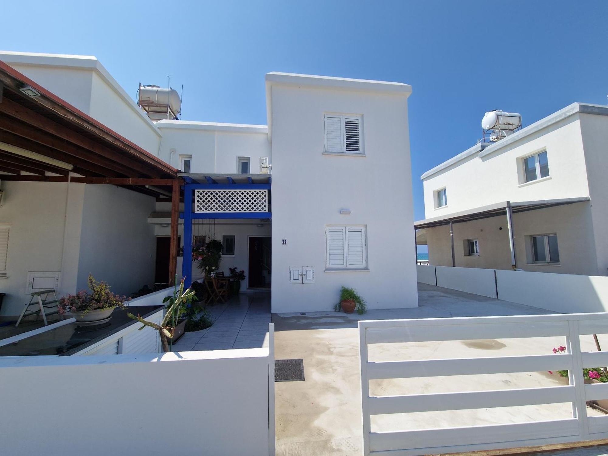 Ammos Beachfront Villa Paradise ลาร์นาคา ภายนอก รูปภาพ