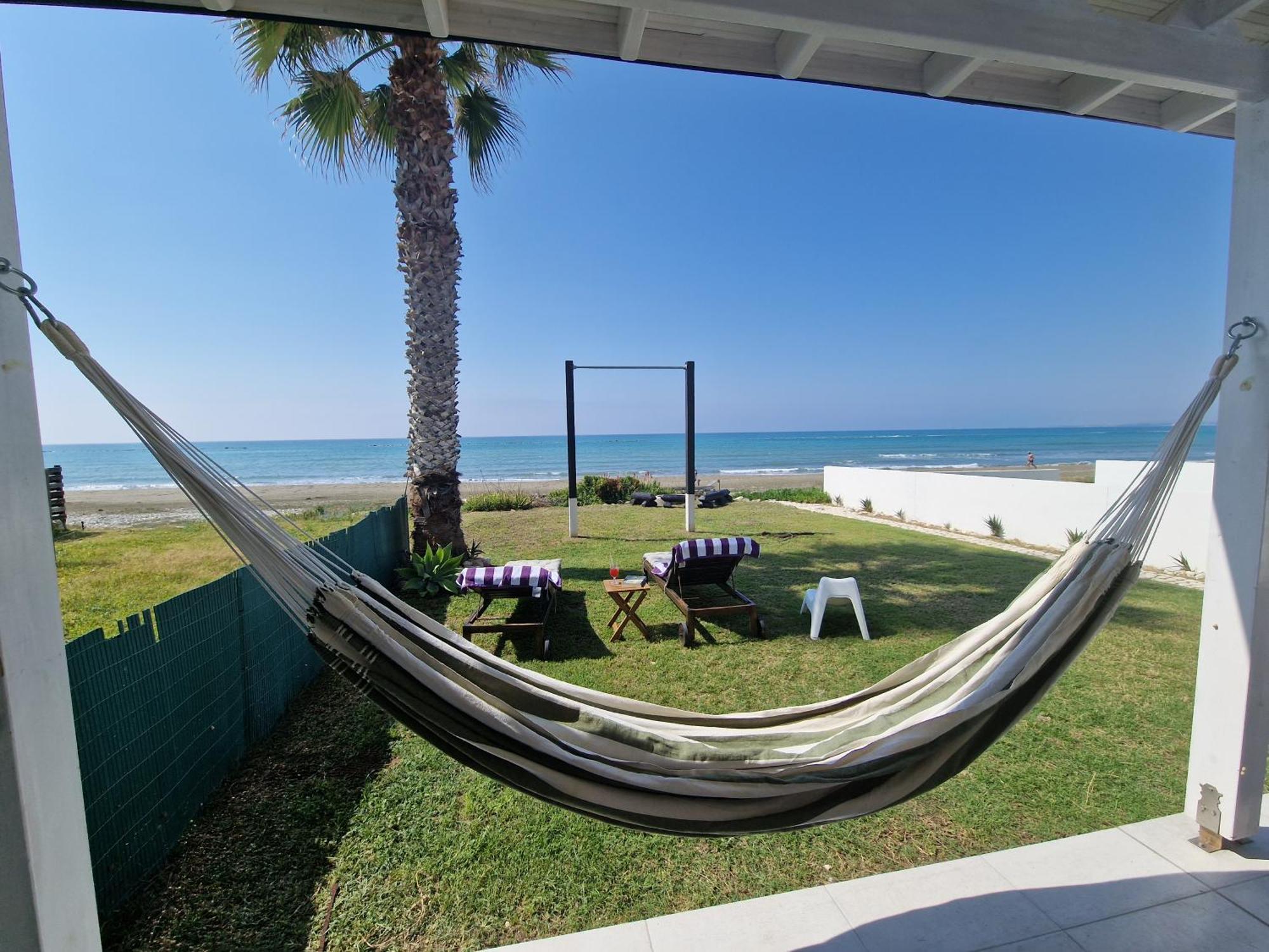 Ammos Beachfront Villa Paradise ลาร์นาคา ภายนอก รูปภาพ